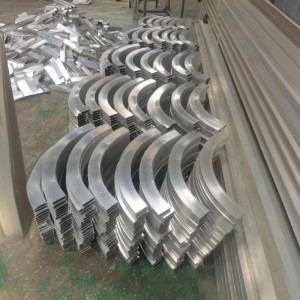 弧形鋁方通吊頂彎弧鋁方管裝飾波浪造型鋁通拉彎異形鋁四方管幕墻
